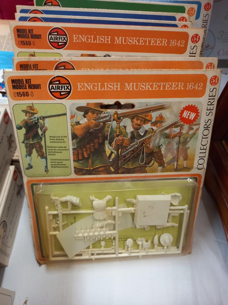 A good selection of vintage Airfix collectors series 54mm military figure kits - Image 8 of 20