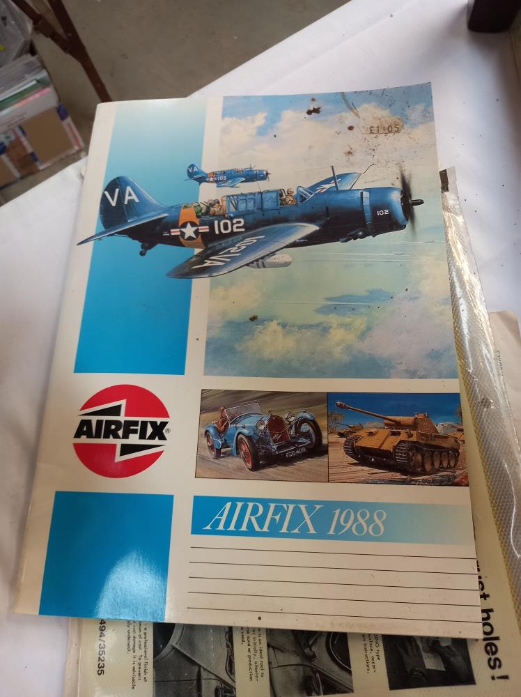 A quantity of vintage empty model kit boxes including Airfix Aurora etc - Image 15 of 16