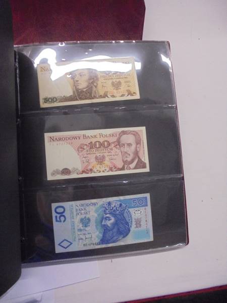 An excellent collection of world bank notes including UK, Asia, USA, Africa etc., 7 albums, - Image 74 of 75