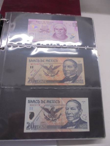 An excellent collection of world bank notes including UK, Asia, USA, Africa etc., 7 albums, - Image 10 of 75