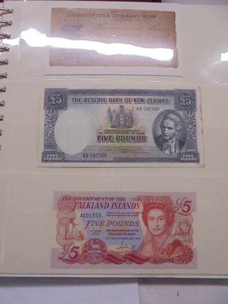 An excellent collection of world bank notes including UK, Asia, USA, Africa etc., 7 albums, - Image 31 of 75