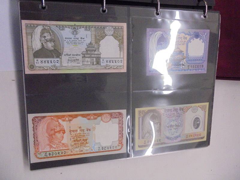 An excellent collection of world bank notes including UK, Asia, USA, Africa etc., 7 albums, - Image 61 of 75