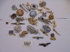 A good lot of costume brooches.