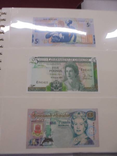 An excellent collection of world bank notes including UK, Asia, USA, Africa etc., 7 albums, - Image 30 of 75