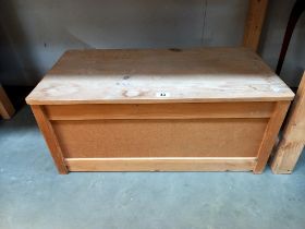 A pine toy/blanket box COLLECT ONLY