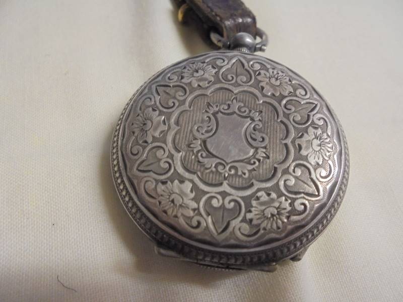 A silver fob watch a/f (no glass or minute hand) and a yellow metal fob watch. - Image 3 of 5