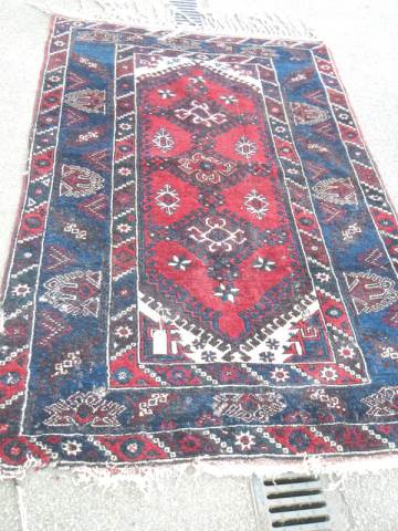 A good old rug in a blue and red pattern, 76 x 50 inches. COLLECT ONLY. - Image 2 of 5