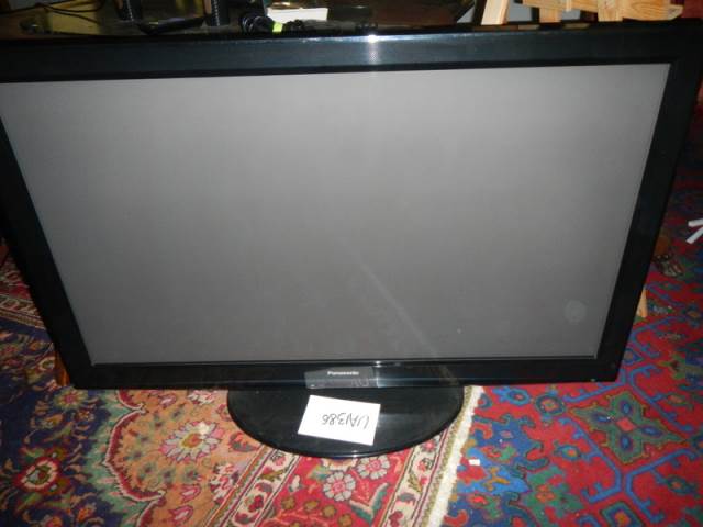 A 10' TV/Monitor and one other,.COLLECT ONLY. - Image 4 of 5