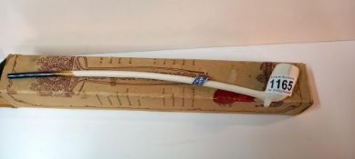 A vintage boxed 'Royal Goedewaagen Gouda' long clay pipe