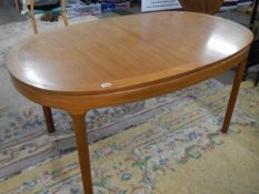 A good quality oval mahogany extending dining table, 152 x 100 x 75 cm closed. COLLECT ONLY.