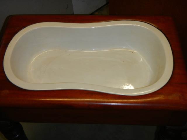 An early 20th century French baby bath complete with liner. COLLECT ONLY. - Image 2 of 2