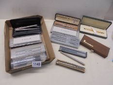 A good lot of Parker and other ball point pens.