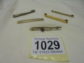 Five 9ct gold tie pins/bar brooches, 8 grams.