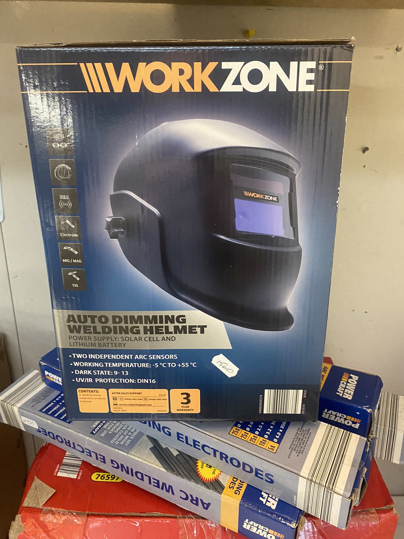 A boxed WorkZone Inverter Welder and a boxed WorkZone Auto Dimming Welding Helmet - Image 2 of 4