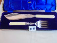 A good quality cased set of fish servers.