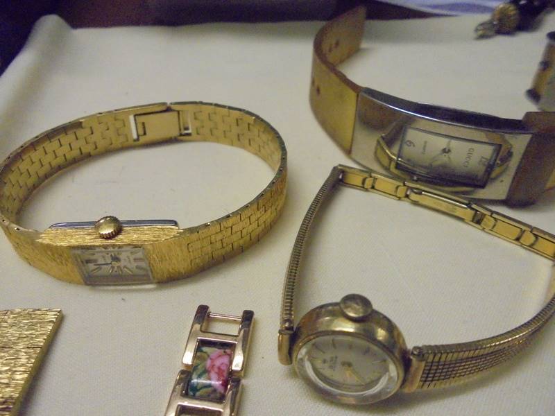 A mixed lot of ladies wristwatches including Gucci, Cocktail watches etc., - Image 2 of 6