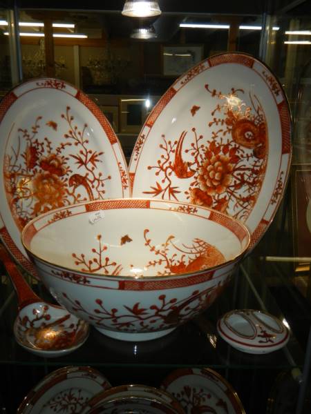 In excess of 45 pieces of circa 1960's Japanese porcelain red & white design dinner ware, COLLECT - Image 2 of 6