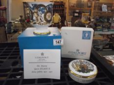 A boxed Coalport silver jubilee goblet no 411/1000 and a lidded trinket pot