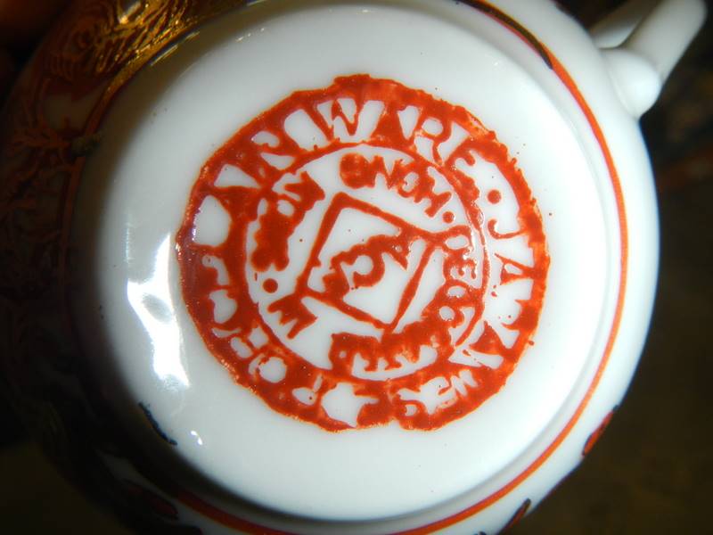 In excess of 45 pieces of circa 1960's Japanese porcelain red & white design dinner ware, COLLECT - Image 6 of 6