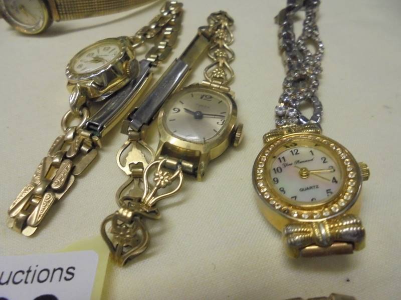 A mixed lot of ladies wristwatches including Gucci, Cocktail watches etc., - Image 5 of 6