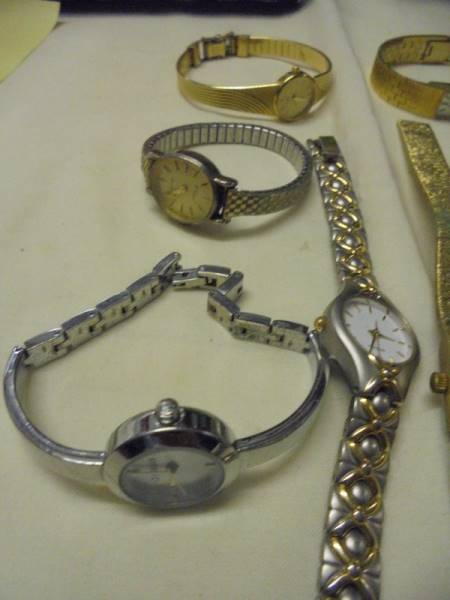 A mixed lot of ladies wristwatches including Gucci, Cocktail watches etc., - Image 3 of 6