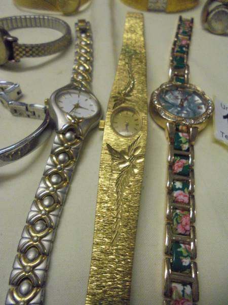 A mixed lot of ladies wristwatches including Gucci, Cocktail watches etc., - Image 4 of 6