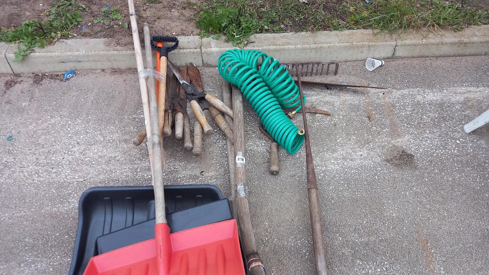 A quantity of garden tools including shears, coil hose pipe & Syth snow shovels etc COLLECT ONLY - Image 2 of 2