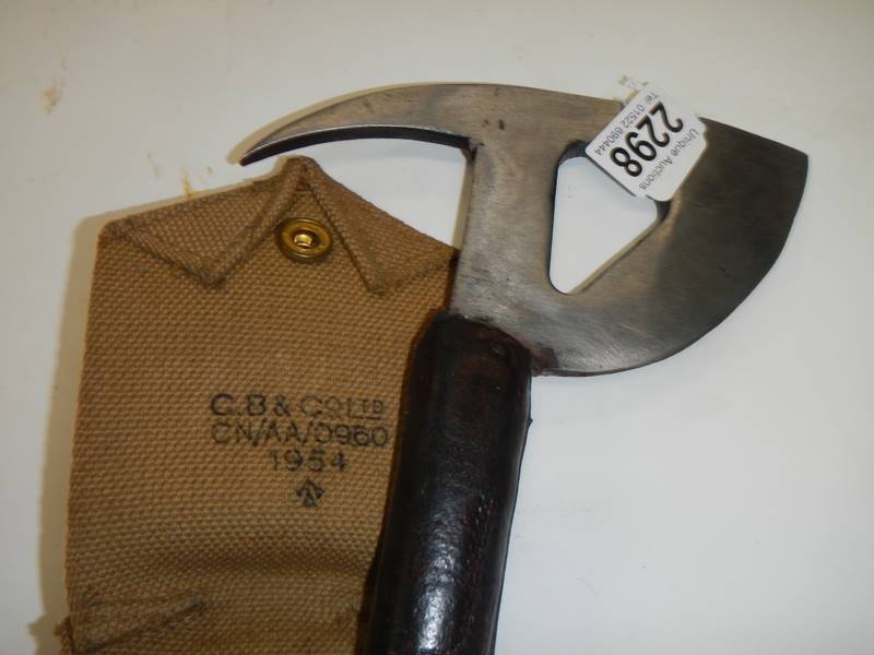 Possibly a WW2 fire service axe or an RAF escape/rescue axe - Image 3 of 3