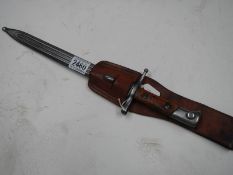 A bayonet stamped E8993 with scabbard and leather frog, blade 29.5 cm.