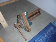 A large bench vice, COLLECT ONLY.