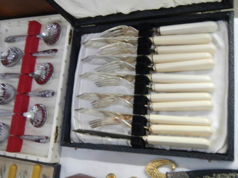 A quantity of cased cutlery sets. - Image 3 of 4