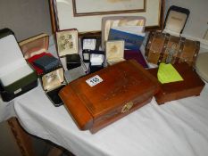 A mixed lot of jewellery boxes.