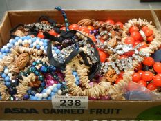 A mixed lot of costume jewellery.