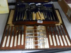 A good lot of assorted cutlery.