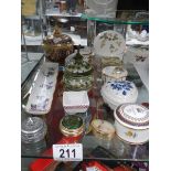 A mixed lot of assorted trinket and pill boxes.