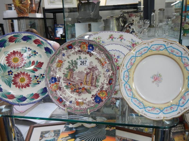 A mixed lot of ceramic plates,