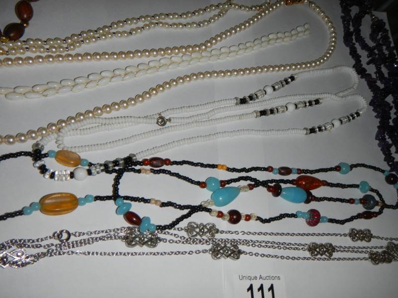 A good lot of necklaces including pearls. - Image 2 of 2