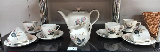 A pretty 15 piece vintage tea set by J & G Meakin COLLECT ONLY