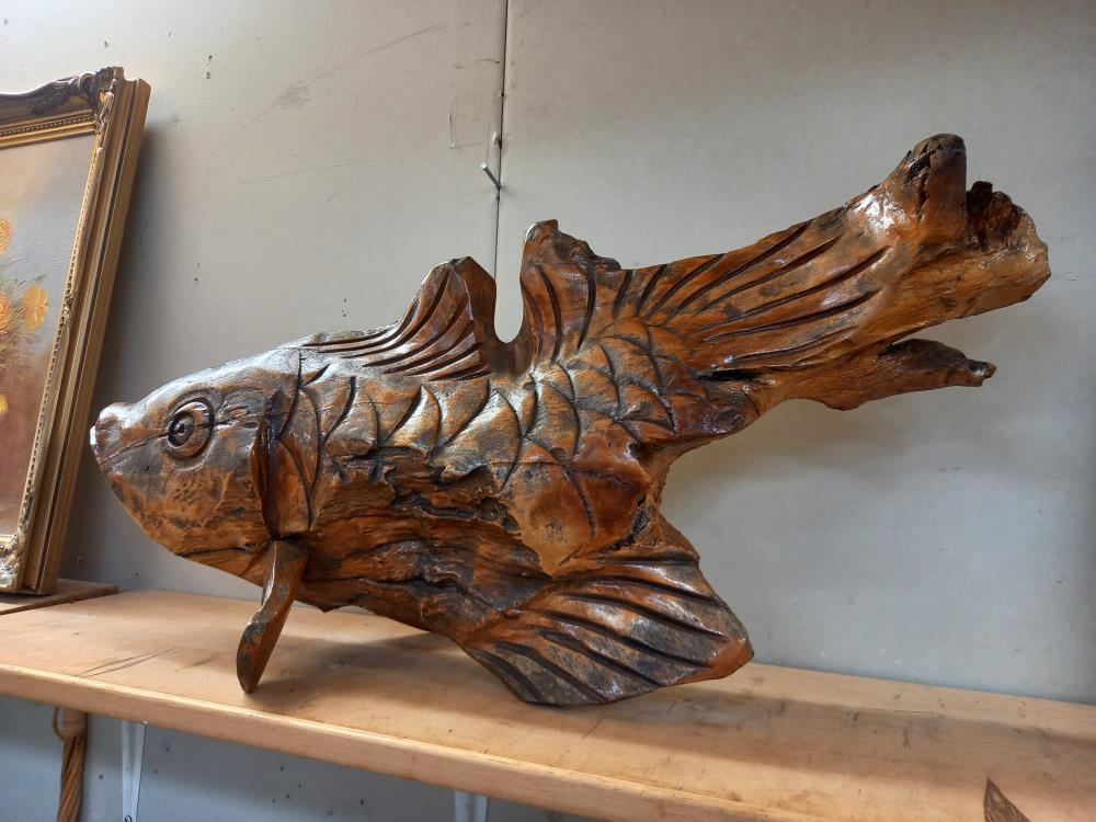 A large wooden carved fish COLLECT ONLY - Image 2 of 3