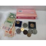 A quantity of collectors coins & bank notes