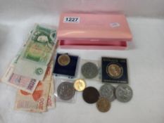 A quantity of collectors coins & bank notes