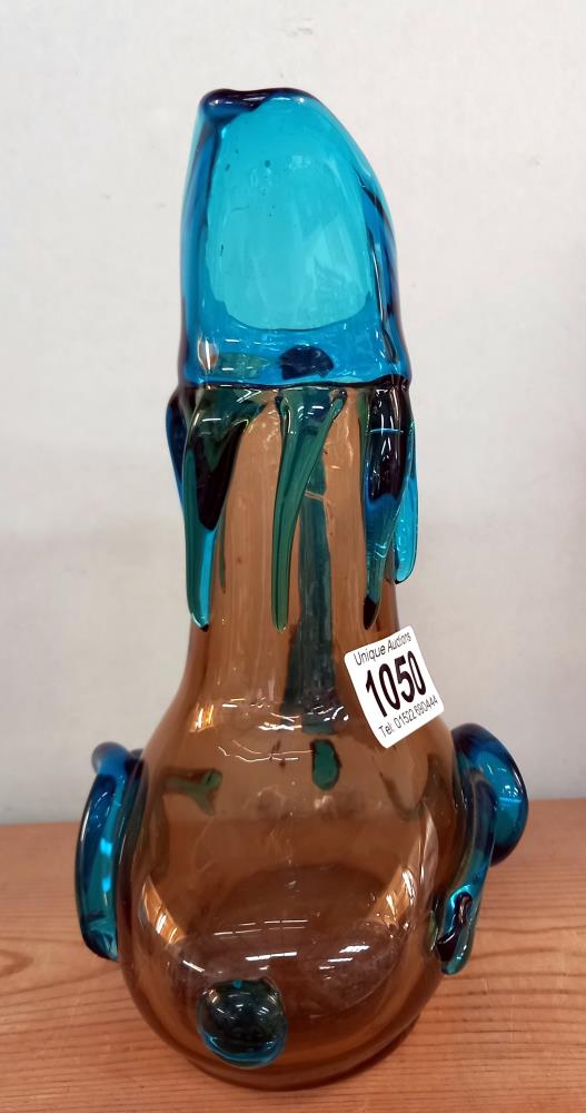 A late 19th/early 20th century, handblown glass wine jug, yellow ground with cobalt blue handle - Image 2 of 6