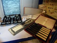 A mixed lot of cased and other cutlery.