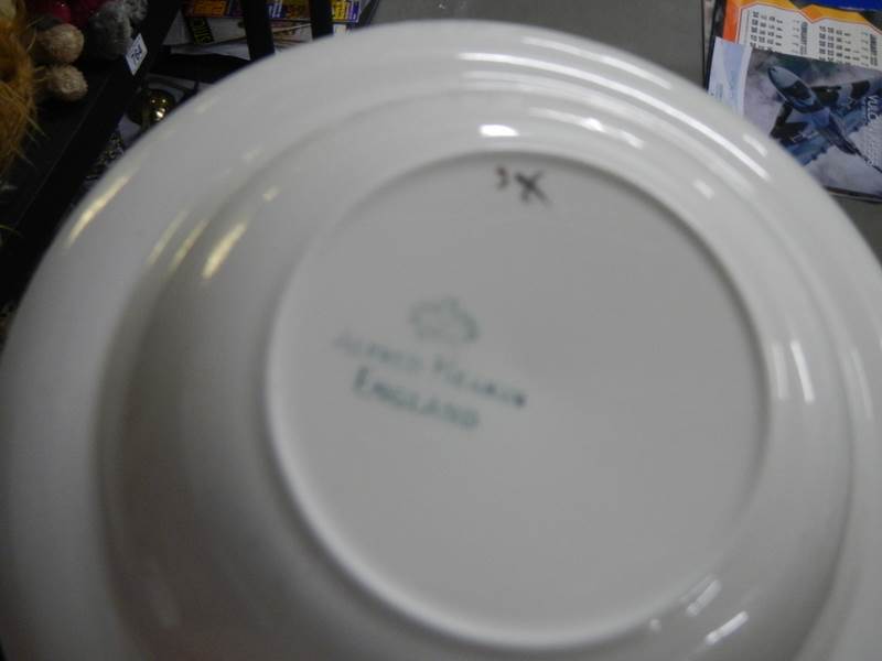 A quantity of Alfred Meakin dinner ware. - Image 3 of 3