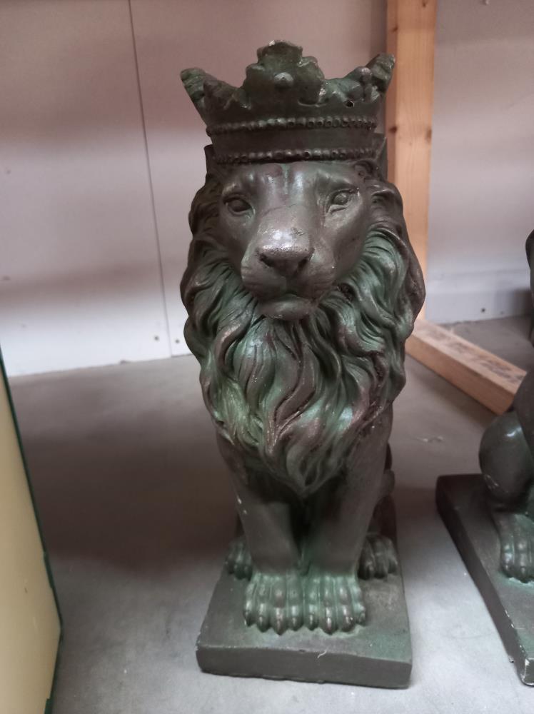 A pair of Verdigris green lion cement/concrete garden ornaments COLLECT ONLY - Image 3 of 3