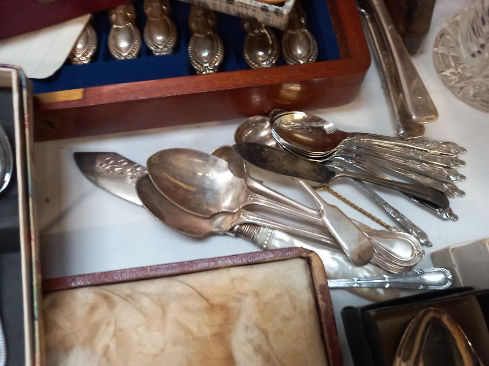 A quantity of cased cutlery etc - Image 7 of 7