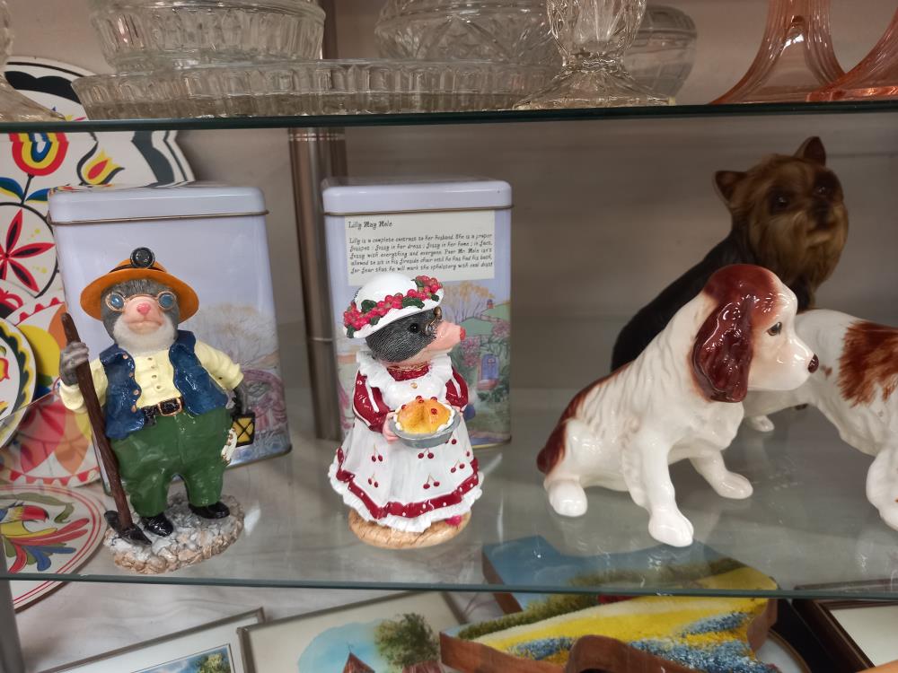 A selection of dog ornaments etc. including Regency Fine Art, Tales of Honeysuckle Hill - Image 2 of 4