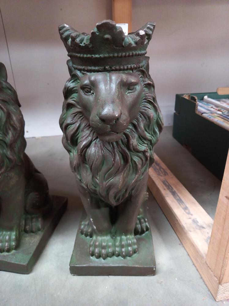 A pair of Verdigris green lion cement/concrete garden ornaments COLLECT ONLY - Image 2 of 3