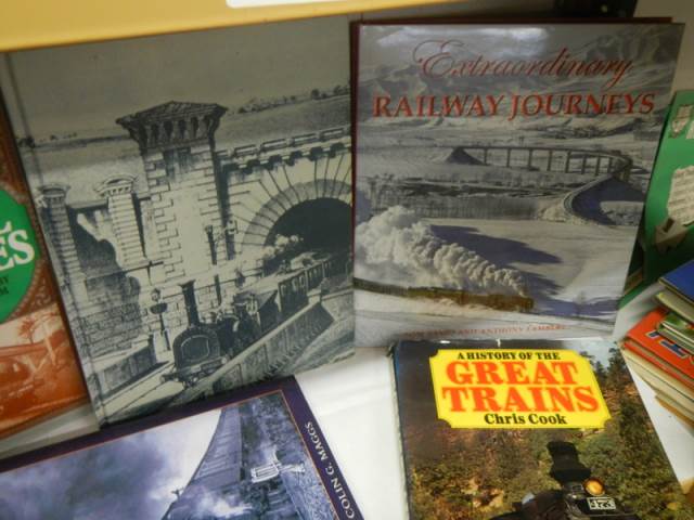 A quantity of railway related books. - Bild 2 aus 2