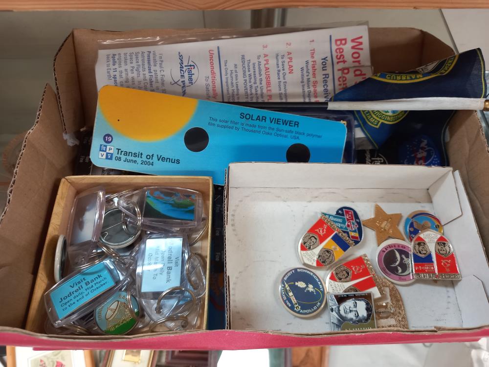 A box of space related pens, badges & key rings - Image 2 of 2